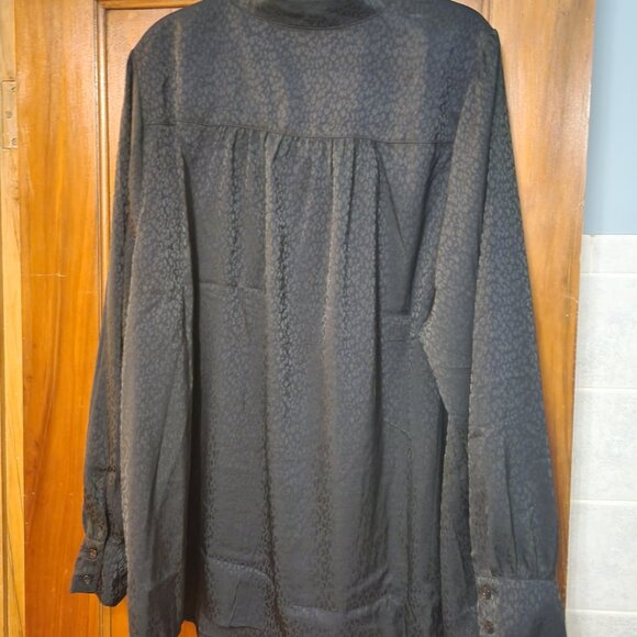Torrid Satin Jacquard Tie Neck Button Up Blouse Sz 3 - Picture 4 of 5